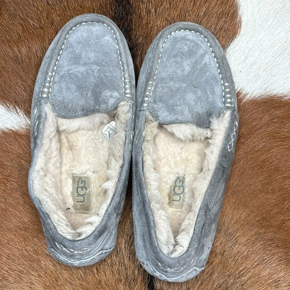 Womens UGG winter slippers size 5 check them out very nice thanks 🙏 - Picture 2 of 8